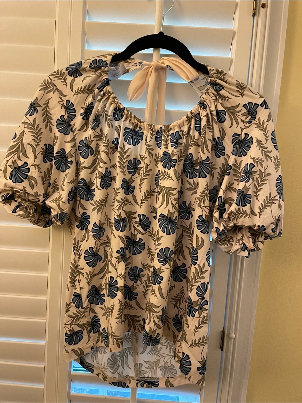 LOFT Outlet Cream Blouse with Blue Floral Print Scoop and Bow Back